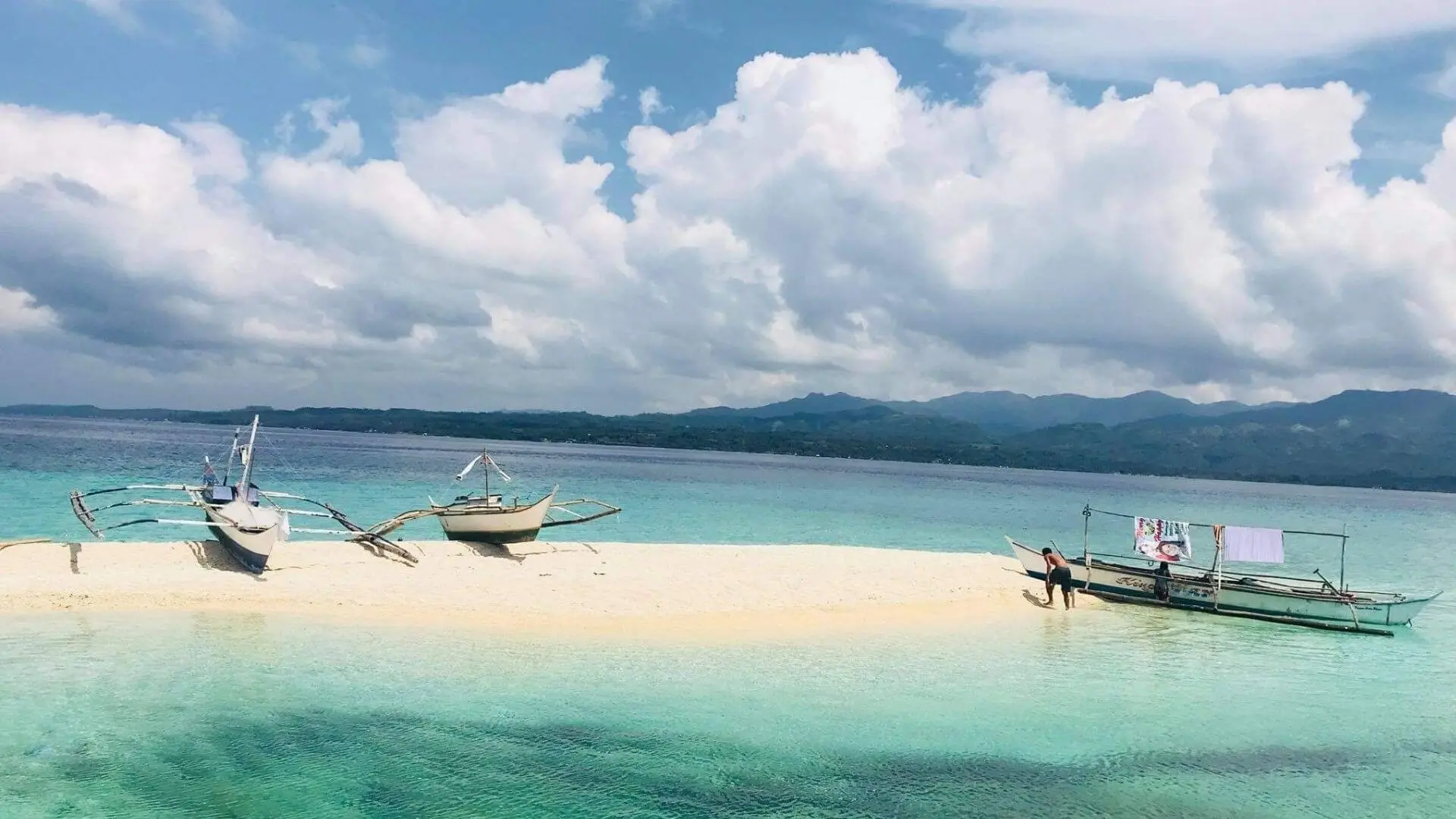 Vue de l'île de Romblon aux Philippines lors d'un stage en apnée