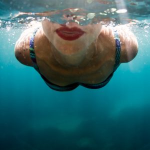 Underwater_girl_bikini_var